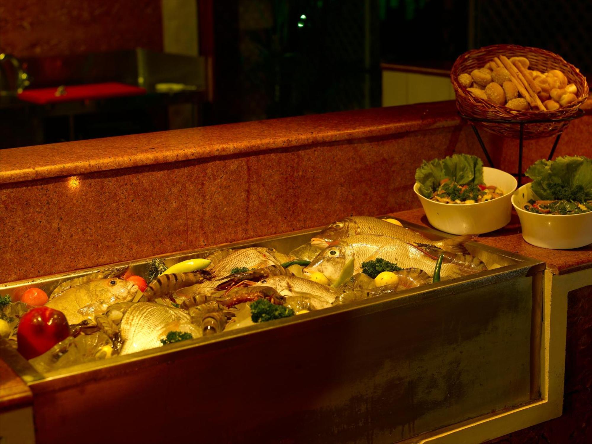 Kochi Vivanta Ernakulam, Marine Drive מסעדה תמונה